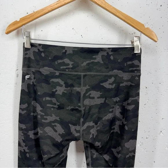 Fabletics Women’s size XS Camo Camouflage Powerhold Leggings Tights New - Picture 6 of 12